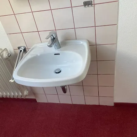 In Guest - Single With Shared Bathroom And Kitchen In Hundsbach *